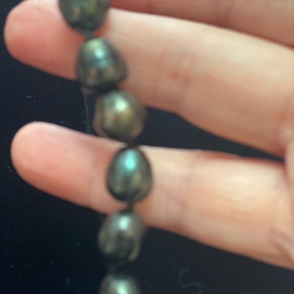 Hand carved skull pendant on FWP necklace one of a kind - Picture 7 of 11